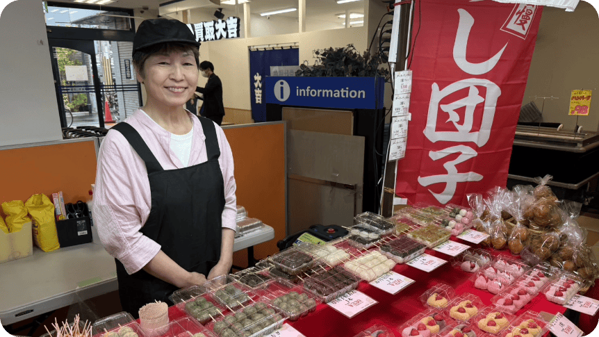 販売する女性
